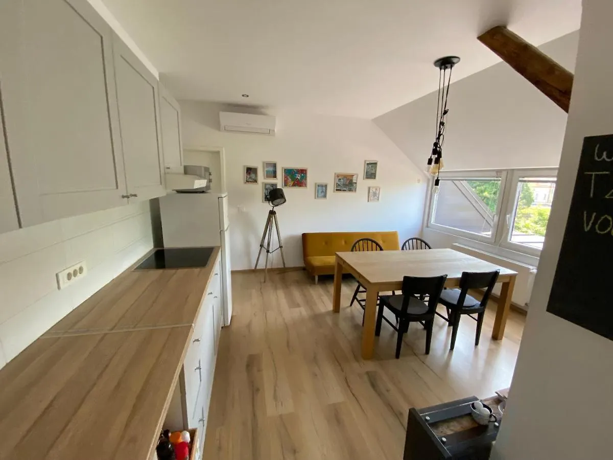 Poppy Rooms ليوبليانا 0*,  سلوفينيا
